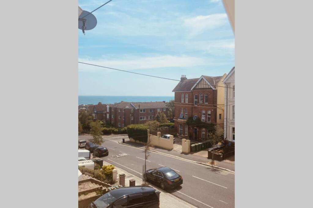 Unique Sea View Apartment Hastings Bagian luar foto